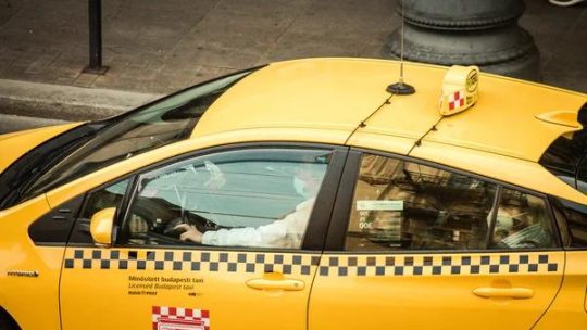 Taxis deux places : la solution idéale pour vos déplacements professionnels rapides