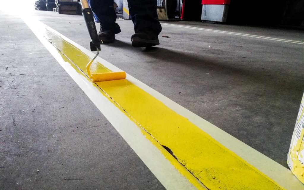 Signalétique et marquage au sol : organiser la circulation des engins