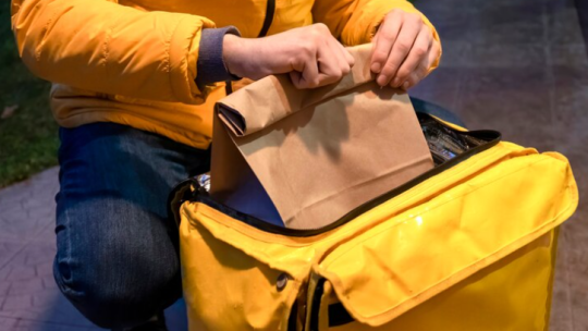 Droits sociaux des travailleurs de plateformes (Uber, Deliveroo)