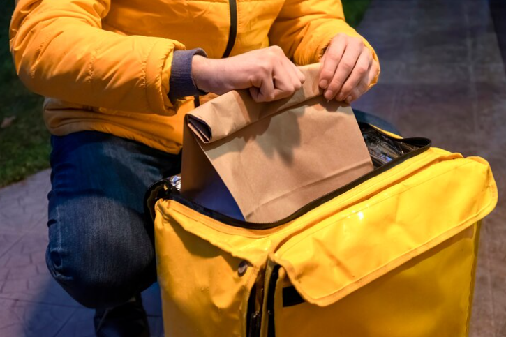 Droits sociaux des travailleurs de plateformes (Uber, Deliveroo)