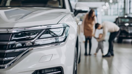 Pourquoi la peinture auto finit par ternir et comment l&rsquo;éviter ?