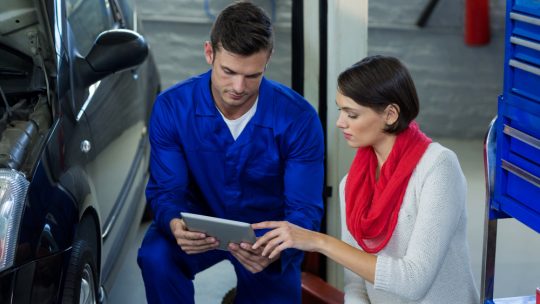 Désinfection habitacle gratuite dans les forfaits révision auto : que vaut-elle ?