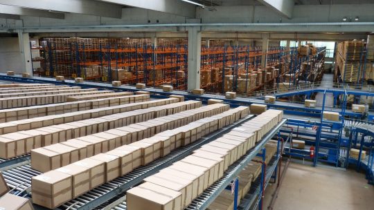 Entrepôt automatisé : dans les coulisses du centre logistique d&rsquo;Ocado, le plus robotisé au monde